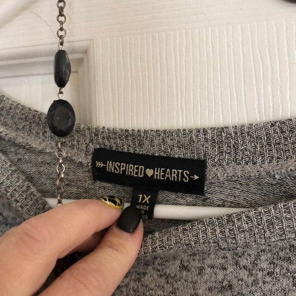 Lace shoulder ruffle top - Picture 3 of 4